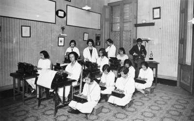 Aula de mecanografia de l'Acadèmia. Dècada de 1920 | Autor desconegut/AHS